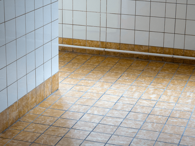 Wand- und Bodenfliesen im Bad