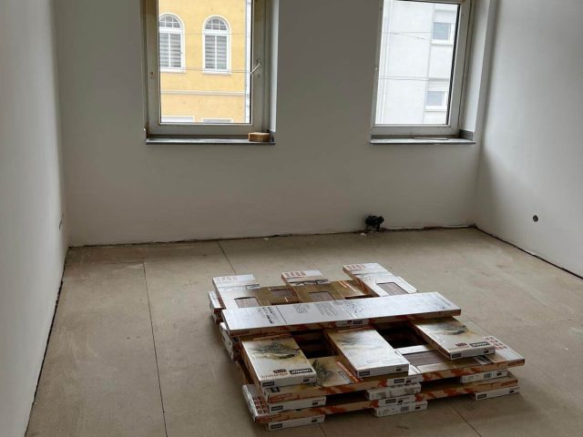 Vorher – Raumsanierung mit neuem Bodenbelag