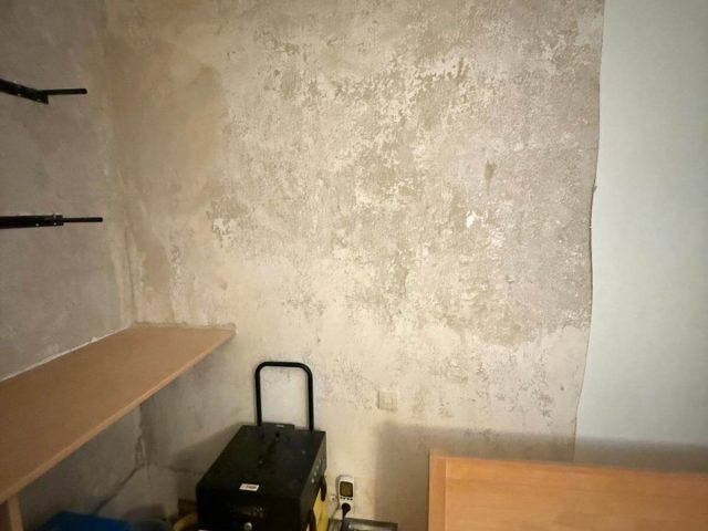 Vorher – Feuchtigkeitsschaden – Wand & Decke