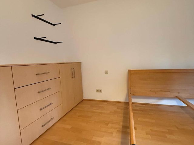 Wasserschaden – Zimmer nach Sanierungsarbeiten