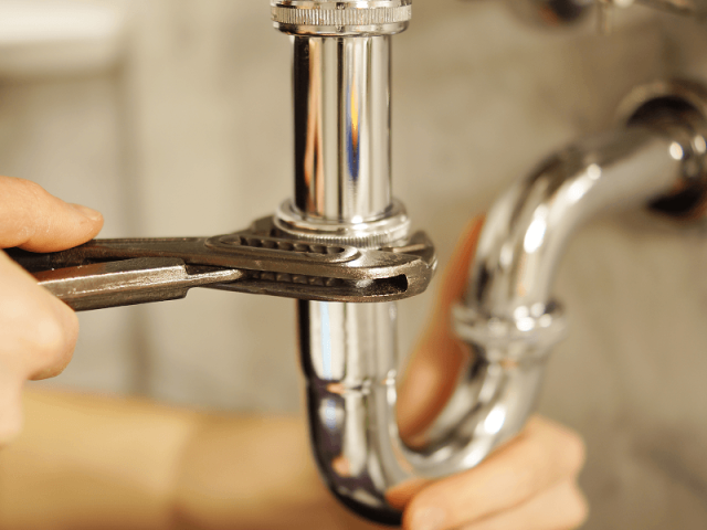 Technische Sanierung – Reparatur an der Wasserleitung