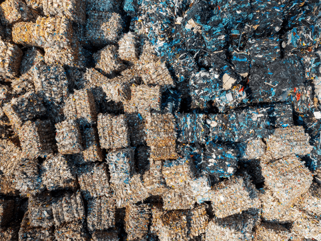 Materialtrennung – sortenrein gepresste Wertstoffe