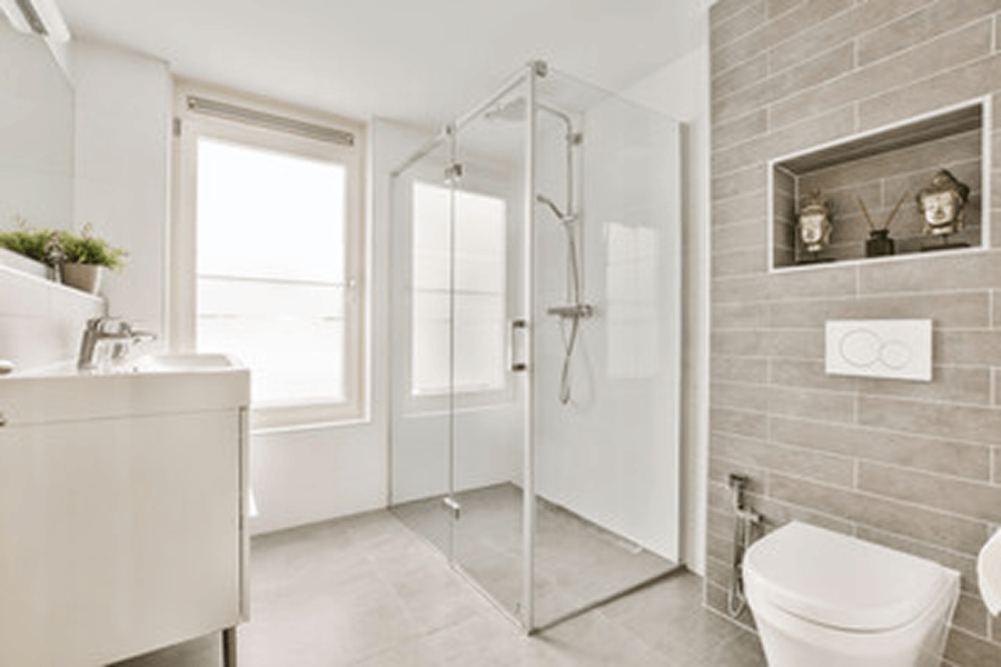 Badumbau – bodengleiche Dusche mit Glaswand