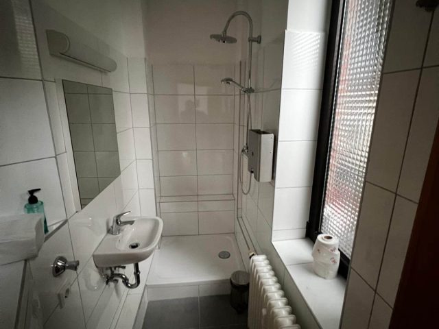 Nachher – Modernes Duschbad