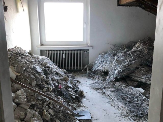 Vorher – Duschbad in Grau