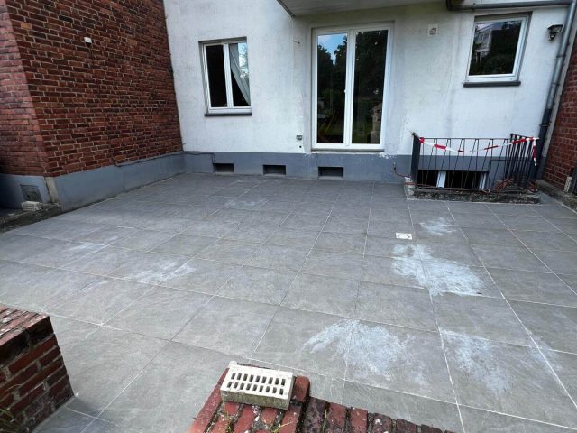 Nachher – Terrasse – neu gefliest