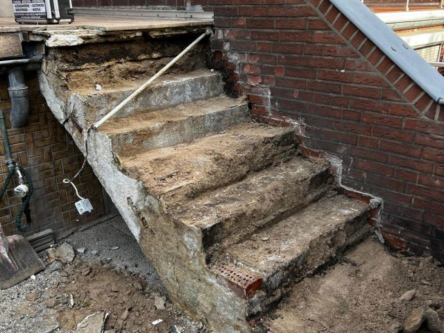 Vorher – Außentreppe – komplett saniert