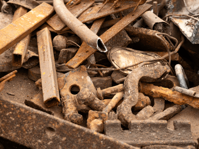 Wanddurchbruch – Entsorgung von Bauschutt und Metallresten