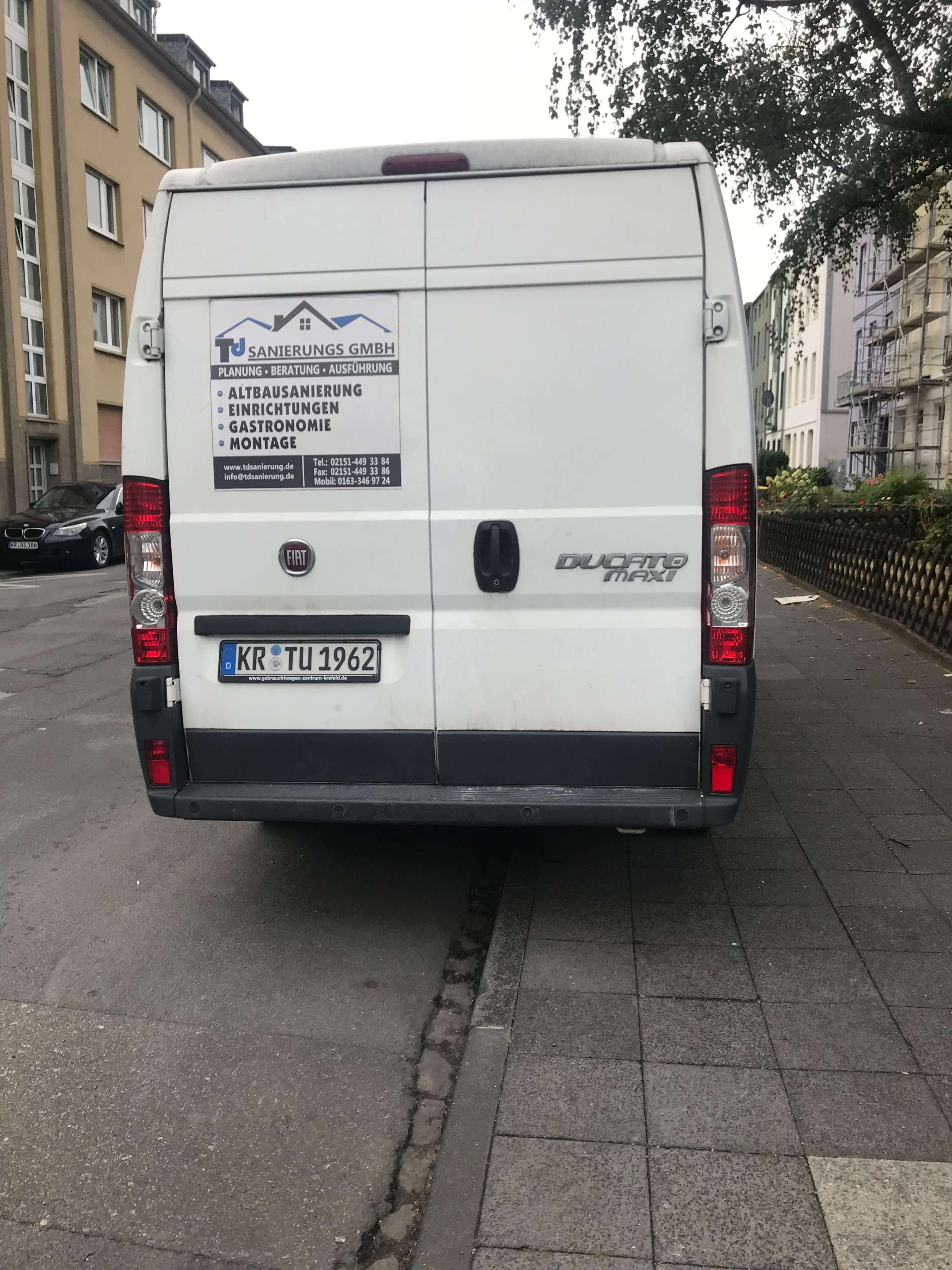 Firmenfahrzeug der Td Sanierungs GmbH